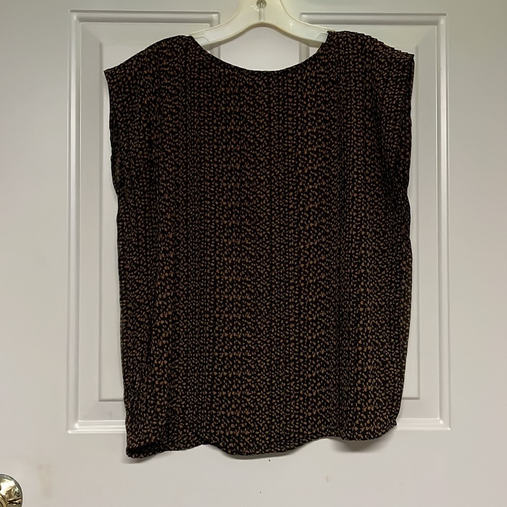 ❤️Talbots Petite Spotted Sleeveless Blouse - Picture 6 of 6